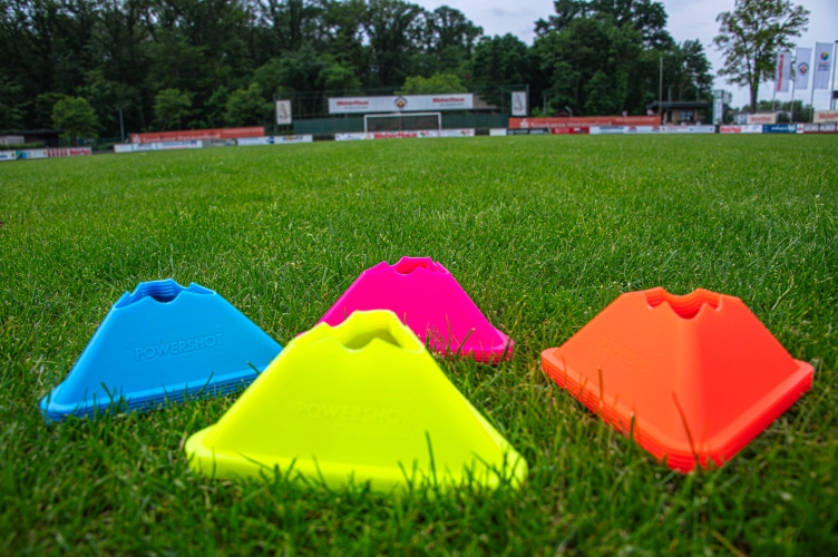 Lynxsport GmbH Set aus 20 dreieckigen Kegeln