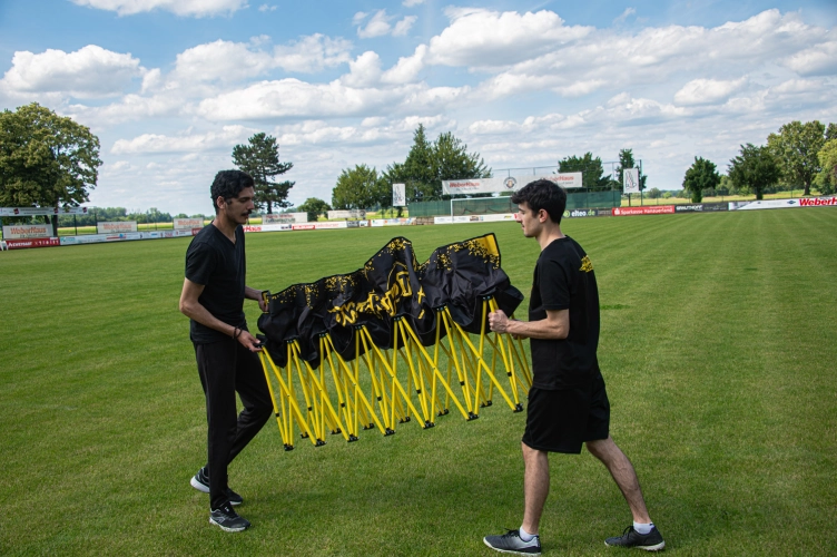 Lynxsport GmbH Faltbare Sitzbank für Spielfeldränder - wetterfest