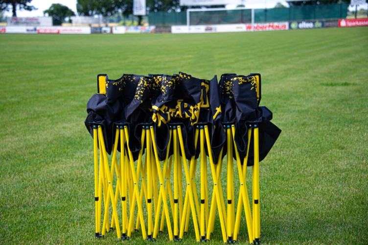 Lynxsport GmbH Faltbare Sitzbank für Spielfeldränder - wetterfest